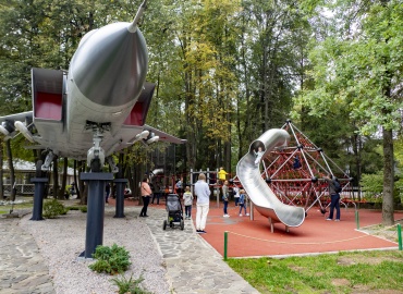 Детская площадка в музее техники Вадима Задорожного