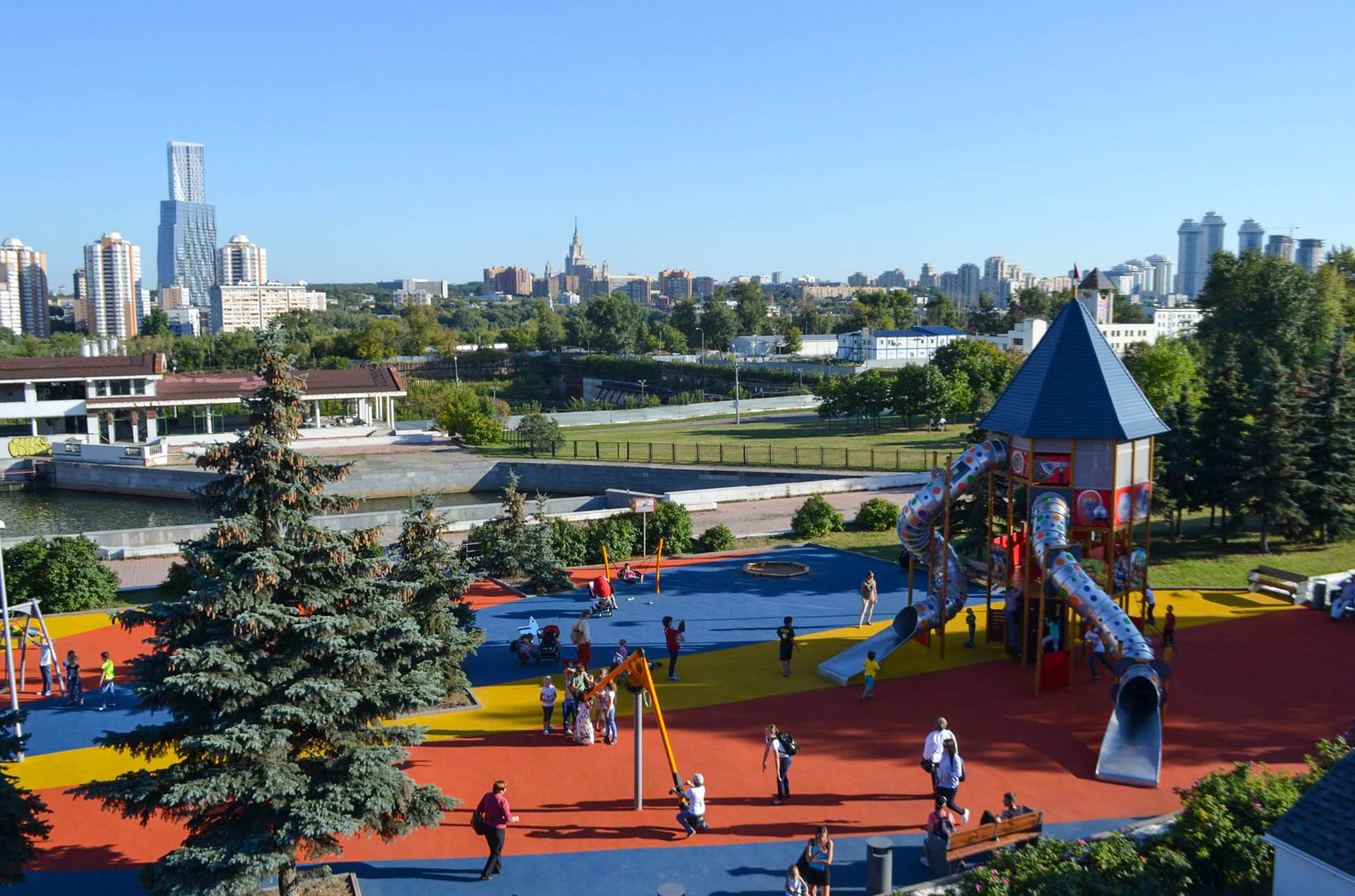 В Парке Победы открыта новая детская площадка
