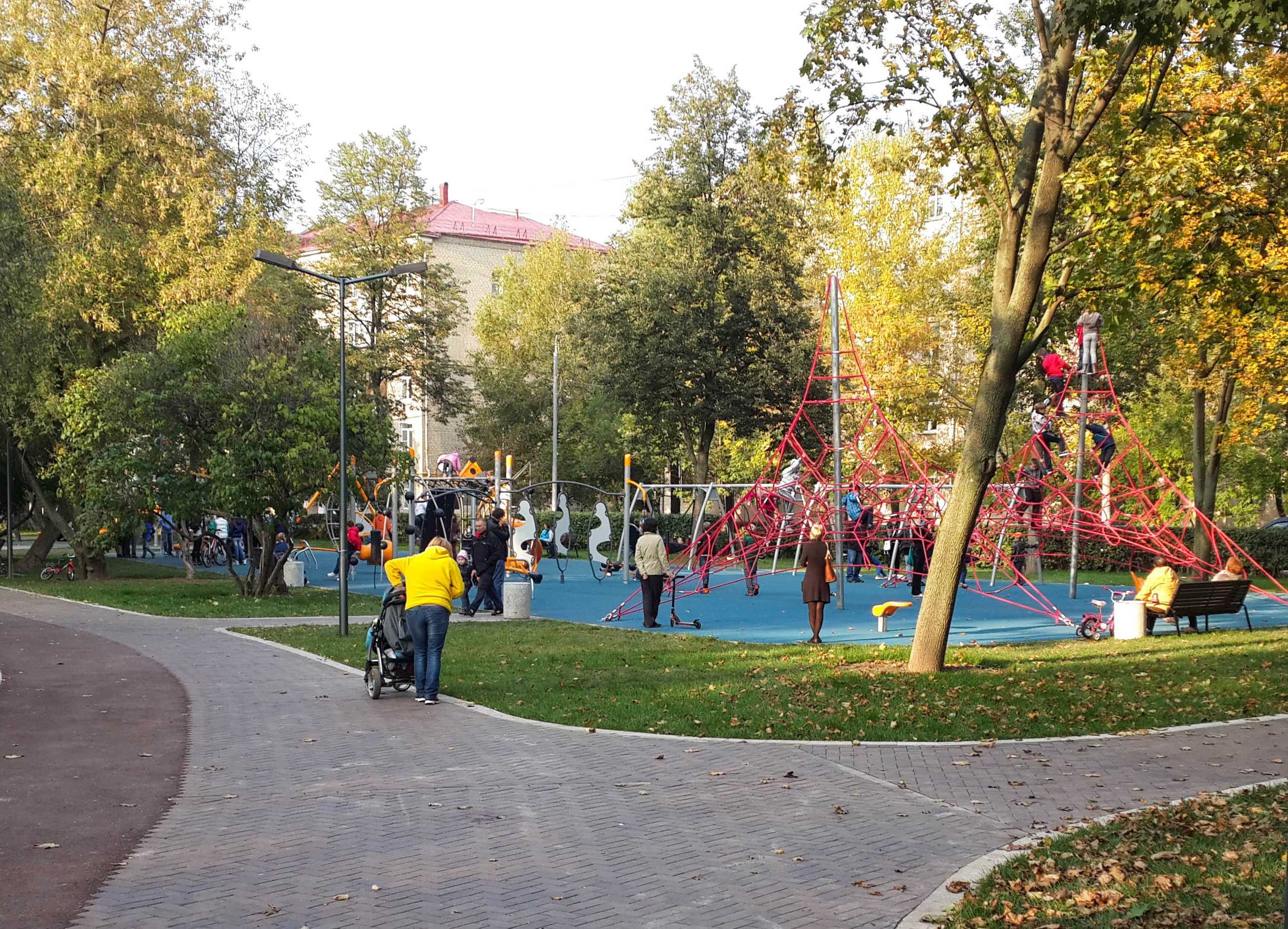 "Гончаровский" парк (ул. Руставели)