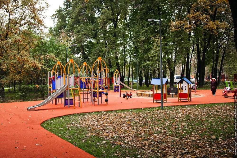 "Гончаровский" парк (ул. Руставели)